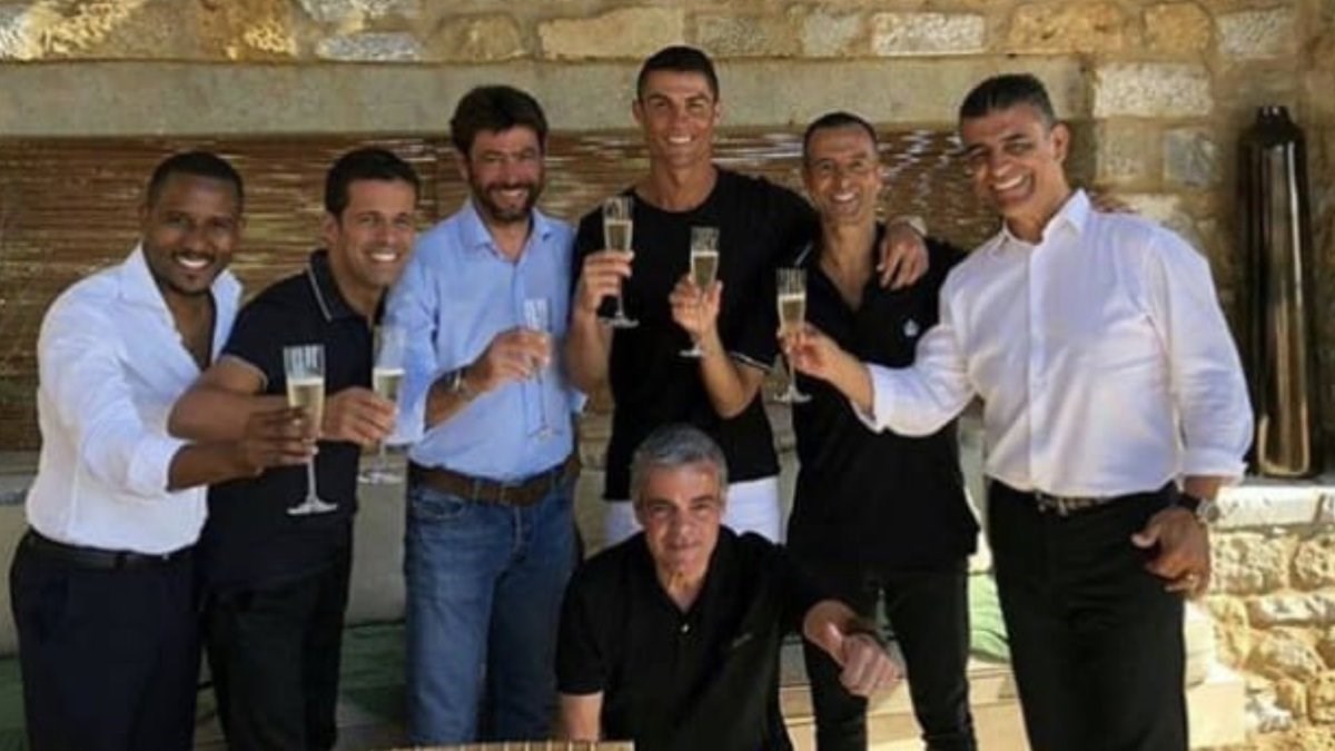 Άνοιξαν σαμπάνιες Ρονάλντο, Ανιέλι, Μέντες στην Καλαμάτα