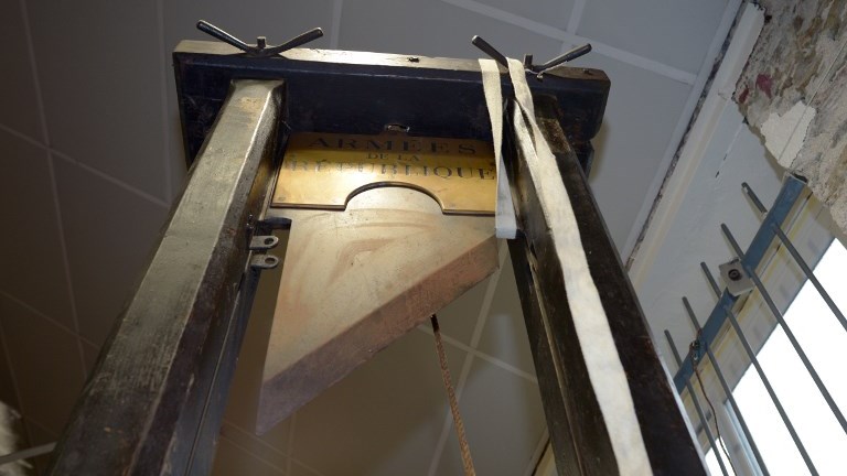 Γκιλοτίνα -αντίγραφο της Γαλλικής Επανάστασης πουλήθηκε 8.000 ευρώ σε δημοπρασία