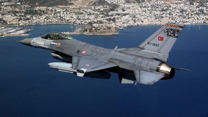 Μπαράζ παραβιάσεων και δύο εικονικές αερομαχίες ελληνικών και τουρκικών μαχητικών στο Αιγαίο
