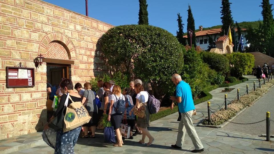Χιλιάδες πιστοί στο προσκύνημα του Αγίου Παϊσίου στη Σουρωτή – ΦΩΤΟ