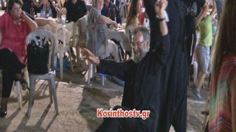 Το τσάμικο του παπά που τρέλανε κόσμο – ΒΙΝΤΕΟ