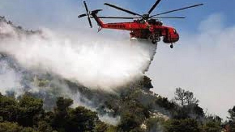 Μεγάλη φωτιά μαίνεται στην Κρήτη – Στη “μάχη” συνδράμουν εναέρια μέσα