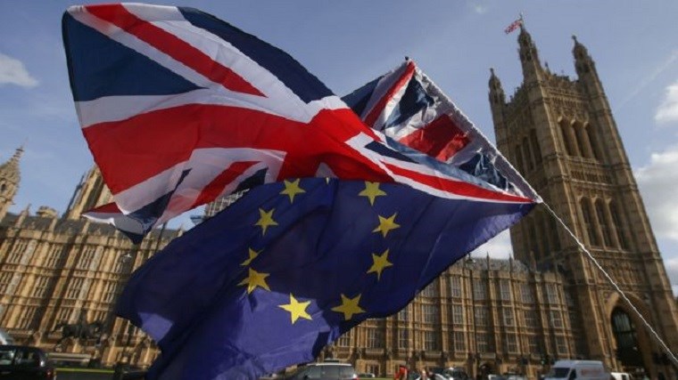 Στη δημοσιότητα το σχέδιο για τη σχέση της Βρετανίας με την ΕΕ μετά το Brexit – Διαμαρτυρίες βουλευτών