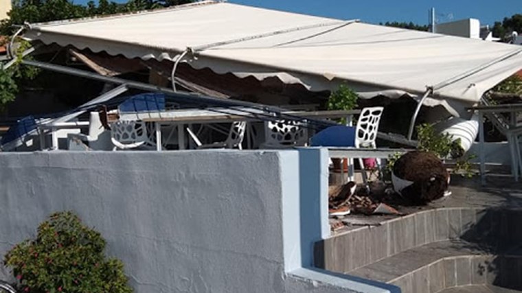 Άγνωστοι έδεσαν συρματόπλεγμα σε τρακτέρ και έκαναν  ”καλοκαιρινό ” το ψητοπωλείο- ΦΩΤΟ – ΒΙΝΤΕΟ