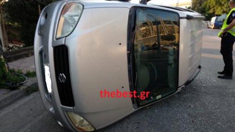Αυτοκίνητο εξετράπη της πορείας του και συγκρούστηκε με διερχόμενο όχημα – Ένας τραυματίας