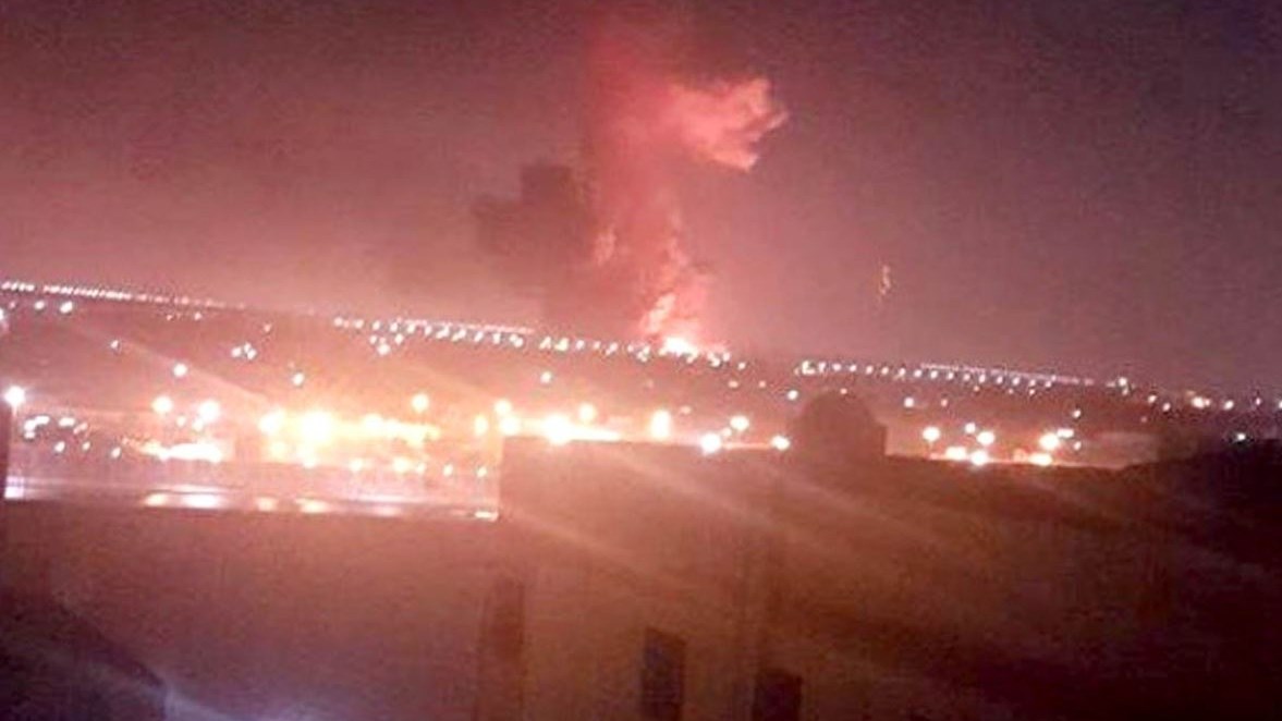 Έκρηξη στο Αεροδρόμιο Καΐρου – Υπό έλεγχο η πυρκαγιά σε δεξαμενές αποθήκευσης καυσίμων   – Δεν ανεστάλησαν οι πτήσεις