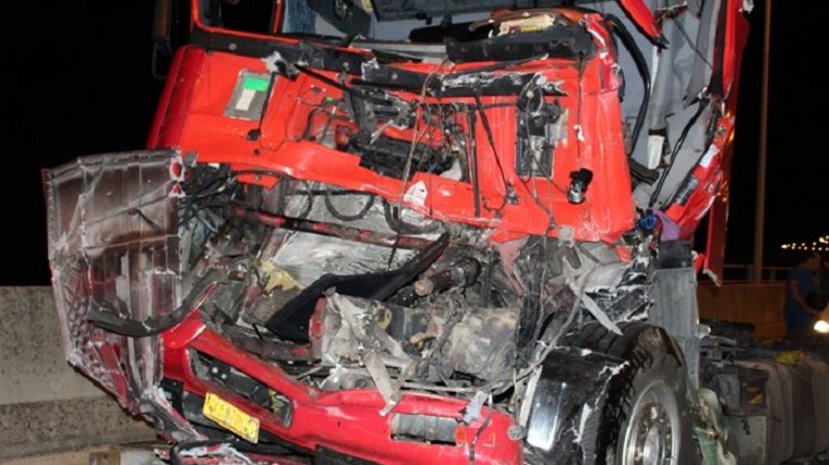 Σοβαρό τροχαίο στην Εγνατία οδό – Νταλίκα έπεσε σε βυτιοφόρο – ΦΩΤΟ