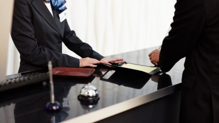 Η προκήρυξη για την κατάρτιση 1.075 εργαζομένων στον τουρισμό