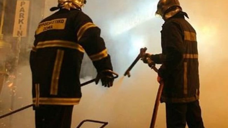 Στην εντατική του ΚΑΤ με σοβαρά εγκαύματα τα δύο παιδιά που εγκλωβίστηκαν στο φλεγόμενο σπίτι