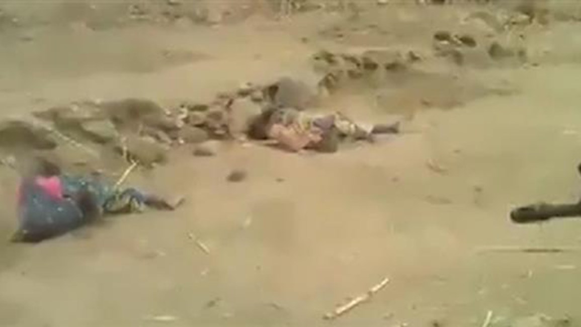 Προσοχή – Σκληρές εικόνες: Σοκαριστικό βίντεο με εν ψυχρώ εκτέλεση γυναικόπαιδων