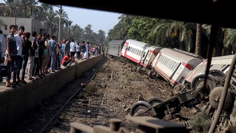 Αίγυπτος: Υπό κράτηση ο οδηγός της αμαξοστοιχίας που εκτροχιάστηκε νότια του Καϊρου