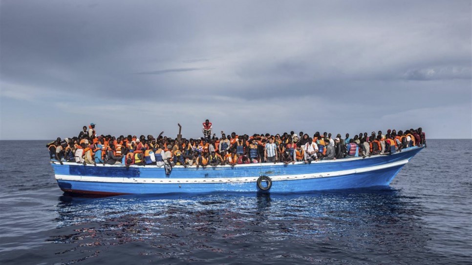 Η Τυνησία θα υποδεχθεί τελικά 40 μετανάστες που περίμεναν σχεδόν δύο εβδομάδες σε ένα εμπορικό πλοίο ανοικτά της Ζαρζίς