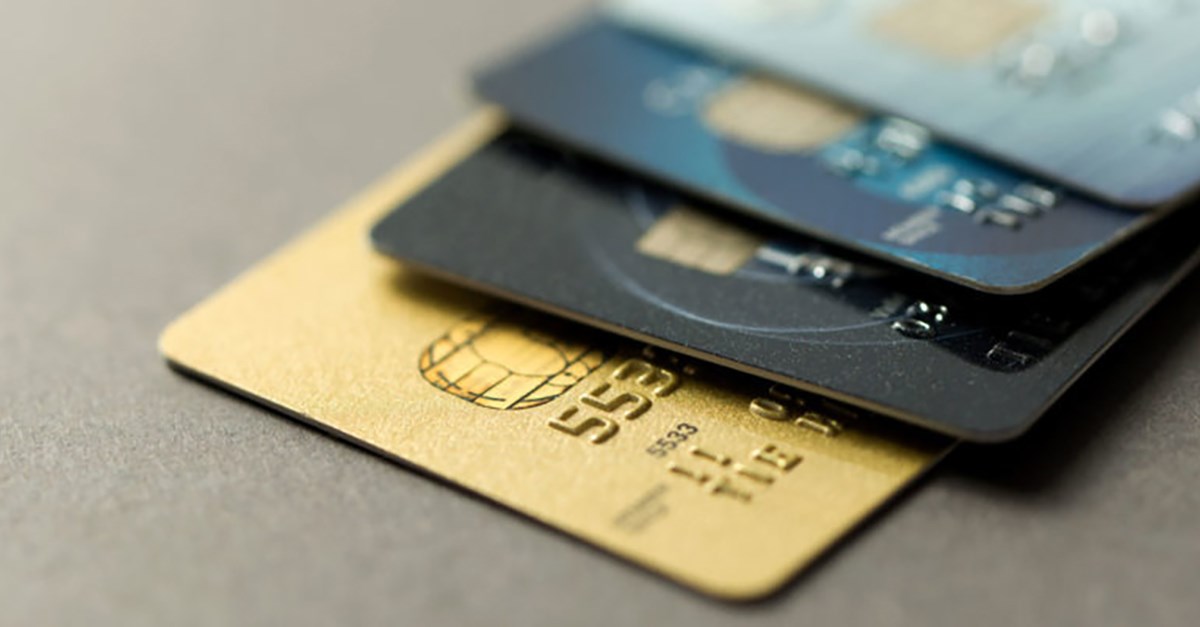 Επιτόκια – σοκ έως 23% στις πιστωτικές κάρτες