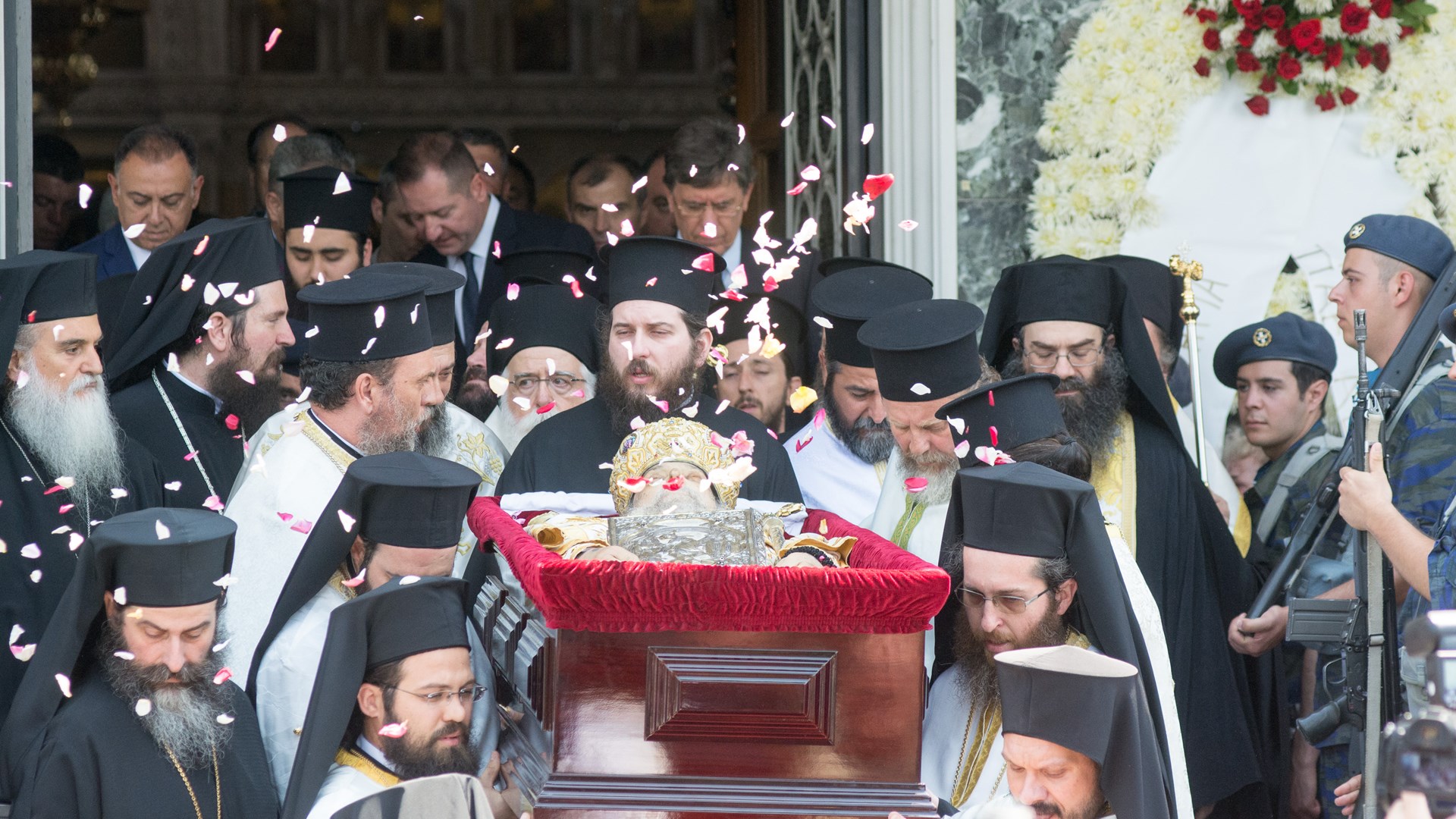 Στην τελευταία του κατοικία ο Μητροπολίτης Λαρίσης και Τυρνάβου Ιγνάτιος – ΦΩΤΟ