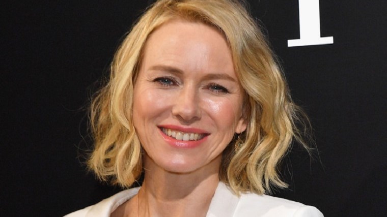 Στη Σαντορίνη η Ναόμι Γουάτς