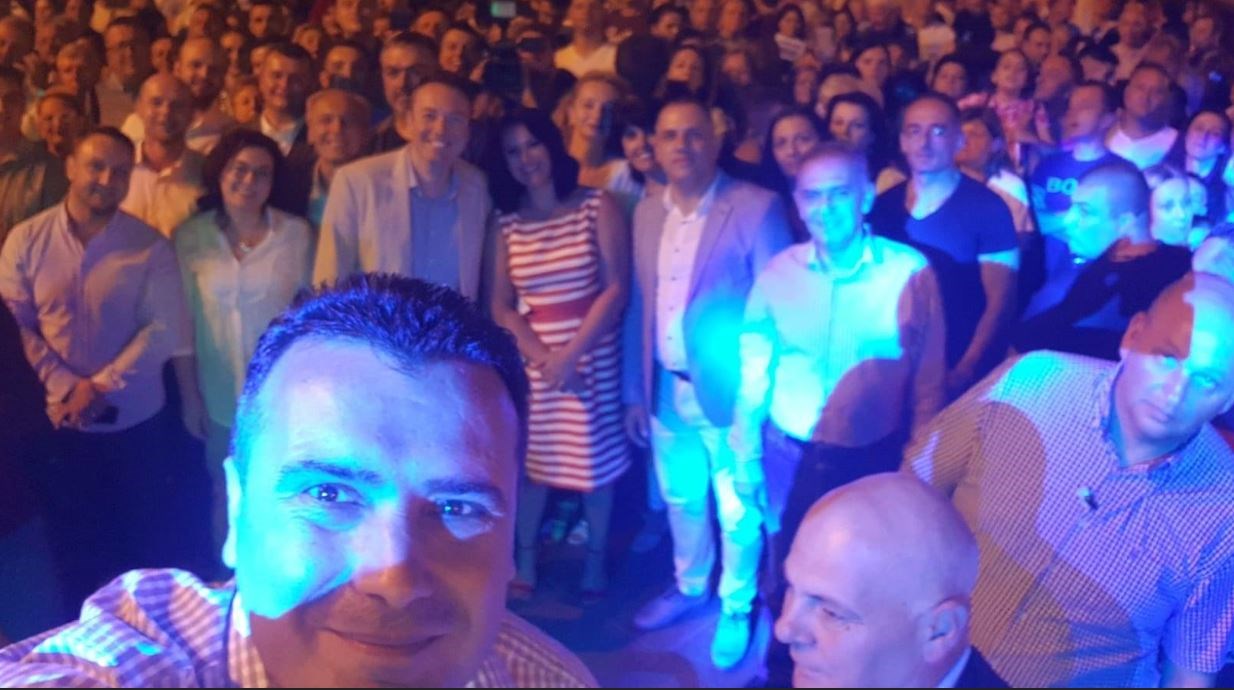 Οι selfies των Ζάεφ και Ντιμιτρόφ από το πάρτι στα Σκόπια – ΦΩΤΟ