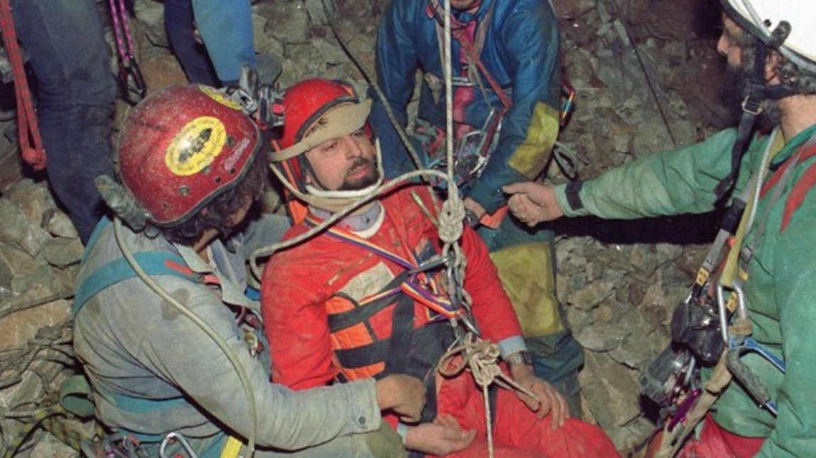 Εκατό ώρες στα έγκατα της γης: Μνήμες από τη διάσωση σε σπήλαιο της Κρήτης- ΒΙΝΤΕΟ