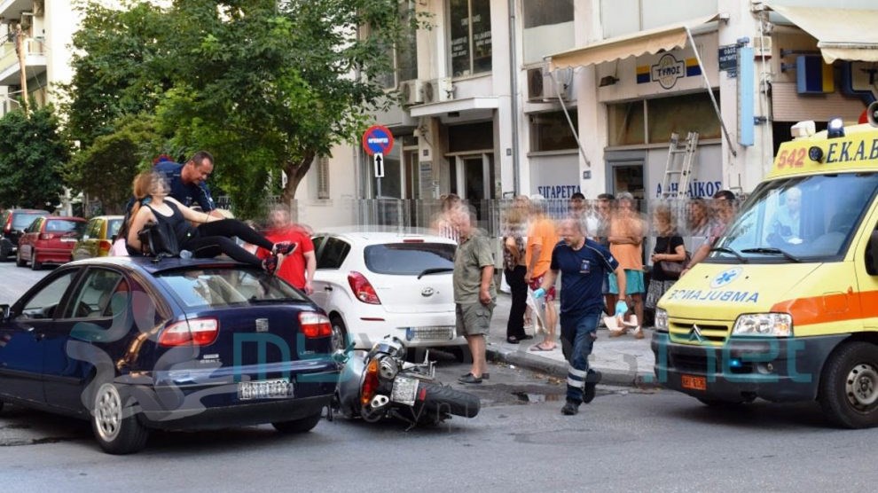 Γυναίκα κατέληξε στην… οροφή αυτοκινήτου έπειτα από τροχαίο – ΦΩΤΟ