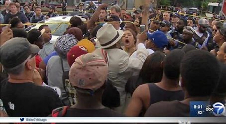 Βίαιες συγκρούσεις στο Σικάγο – Νεκρός ύποπτος από αστυνομικά πυρά