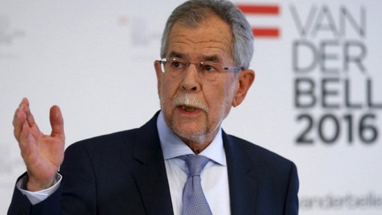 Φρένο στα κυβερνητικά σχέδια για το προσφυγικό από τον Αυστριακό πρόεδρο