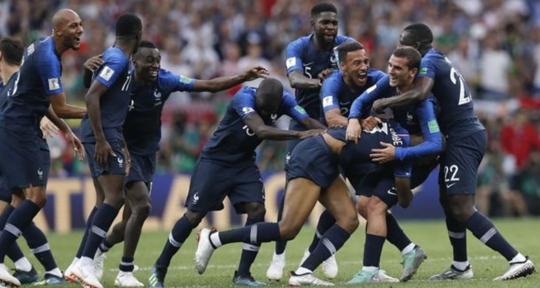 Ο πανηγυρισμός του τελικού: Ο Μακρόν όπως δεν τον έχουμε ξαναδεί – ΦΩΤΟ