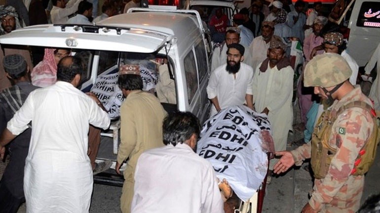 Στους 149 οι νεκροί της επίθεσης βομβιστή-καμικάζι σε προεκλογική συγκέντρωση στο Πακιστάν