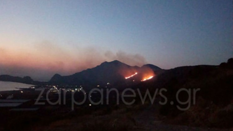 Υπό μερικό έλεγχο η πυρκαγιά στην περιοχή Φαλάσαρνα Χανίων
