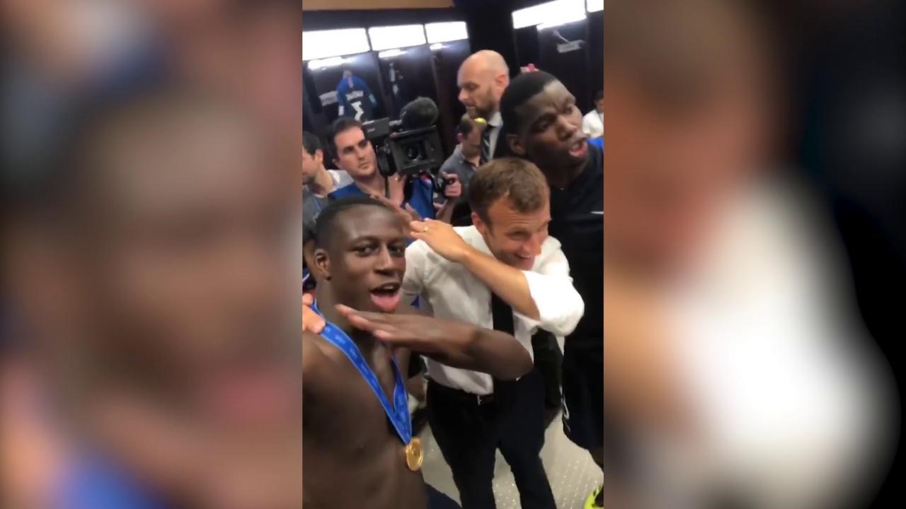 Το dab του Μακρόν με τους ποδοσφαιριστές της Εθνικής Γαλλίας – ΒΙΝΤΕΟ