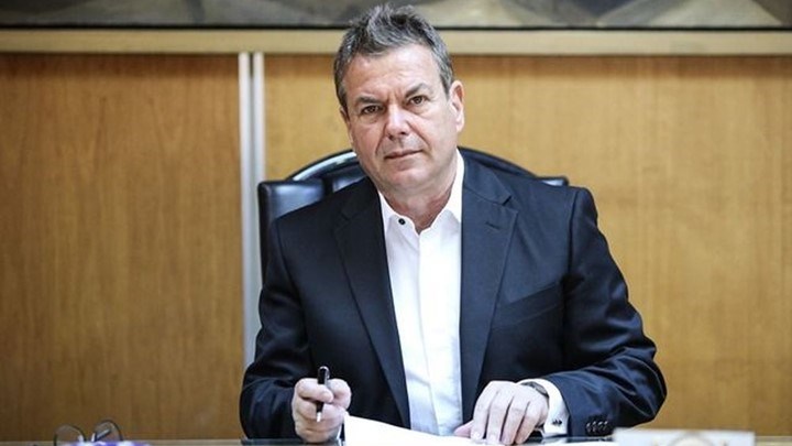 Πετρόπουλος: Εξετάζουμε τέσσερα σενάρια για ελάφρυνση εισφορών σε ελεύθερους επαγγελματίες και επιστήμονες