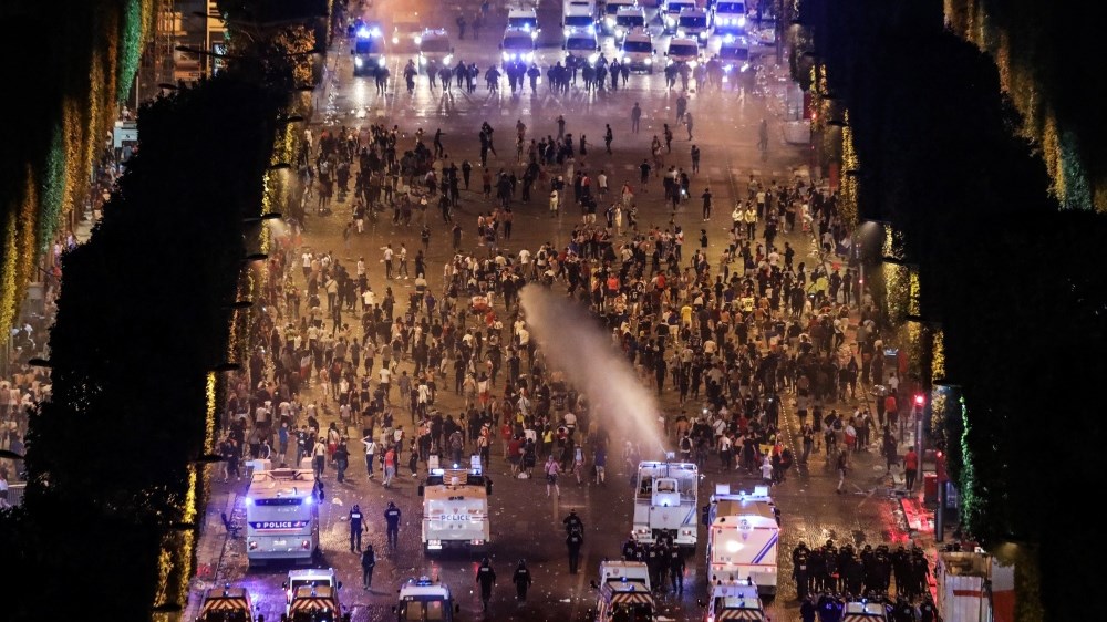 “Βροχή” οι προσαγωγές στη Γαλλία για τα επεισόδια μετά την κατάκτηση του Μουντιάλ