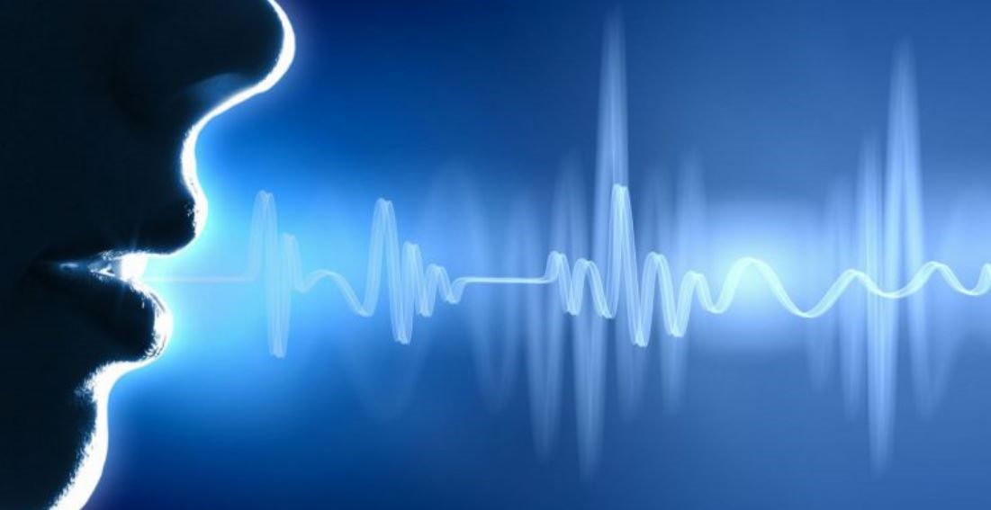 Γιατί δεν μας αρέσει ο ήχος της φωνής μας;