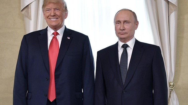Όλα όσα έγιναν στη συνάντηση Τραμπ-Πούτιν – Η αμήχανη χειραψία, τα παγωμένα χαμόγελα και το καψόνι του Ρώσου Προέδρου στον πλανητάρχη