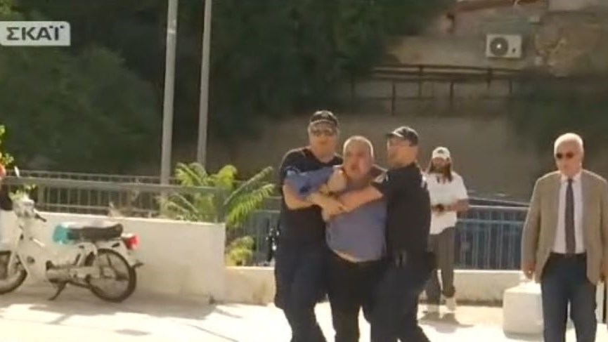 Ένταση στη δίκη για τη δολοφονία της Δώρας Ζέμπερη – Ο πατέρας της επιχείρησε να λιντσάρει τον κατηγορούμενο – ΒΙΝΤΕΟ