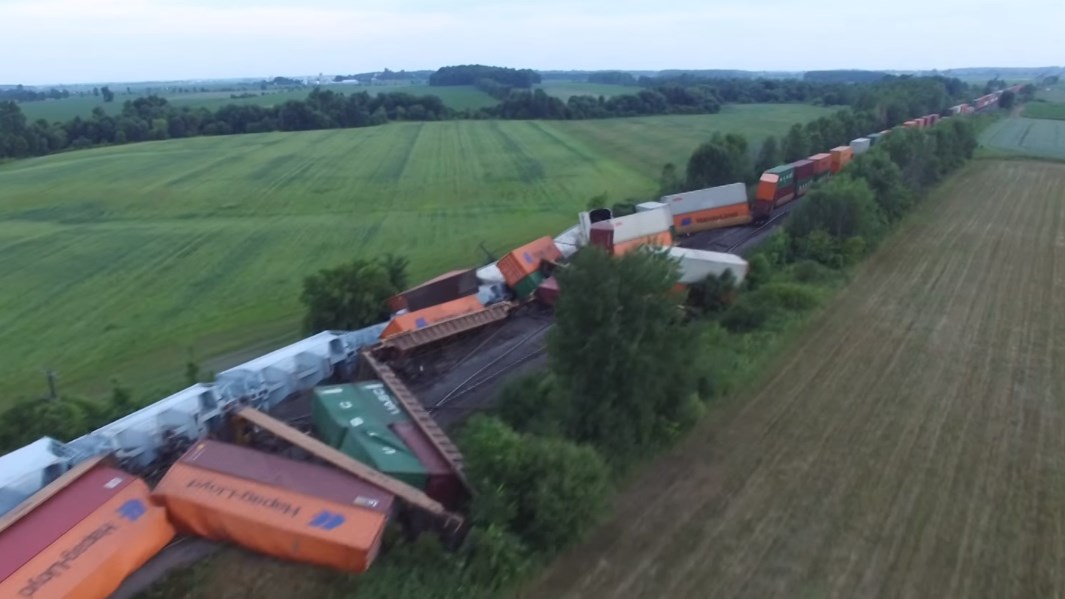 Εκτροχιασμός τρένου στον Καναδά – Δείτε εικόνες από drone – ΒΙΝΤΕΟ