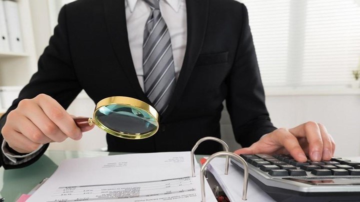 «Έφοδος» της Οικονομικής Αστυνομίας σε Νάξο, Σκιάθο και Θεσσαλονίκη – Τα “λαβράκια” των ελέγχων