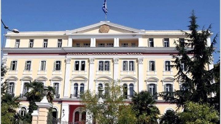 Κινητοποίηση συμβασιούχων του δήμου Θεσσαλονίκης έξω από το υπουργείο Μακεδονίας-Θράκης