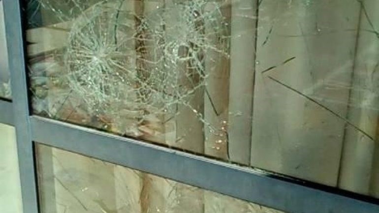 Τα έκαναν “γυαλιά – καρφιά” σε σχολείο στην Κρήτη – ΦΩΤΟ