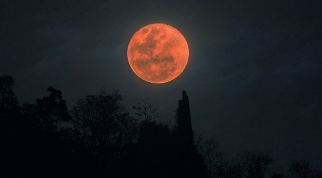 Έρχεται το “Ματωμένο Φεγγάρι” – Θα το απολαύσουμε για τελευταία φορά στον 21ο αιώνα