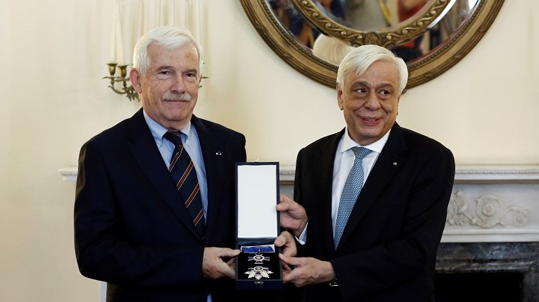 Ο Προκόπης Παυλόπουλος παρασημοφόρησε τον Παναγιώτη Λασκαρίδη  – ΦΩΤΟ