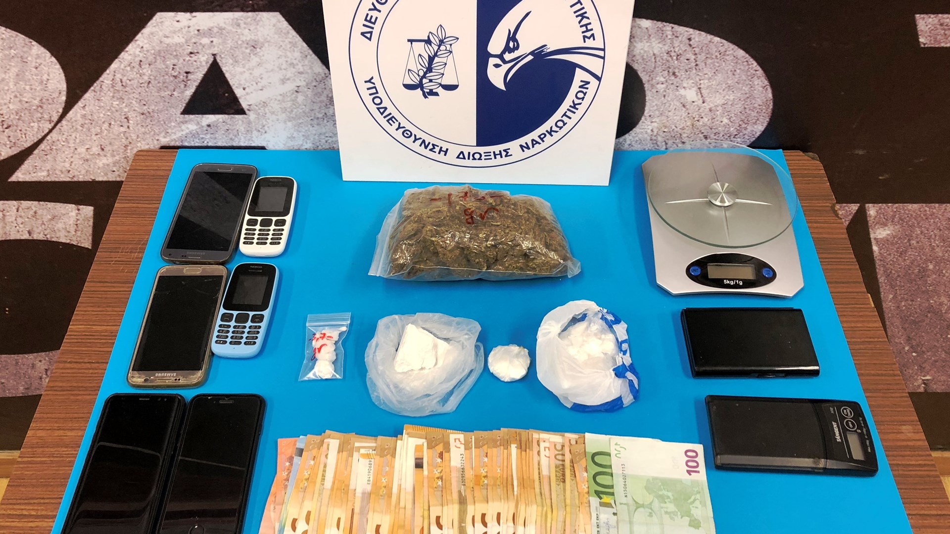 Έσπρωχναν κοκαΐνη στη Μύκονο – 4 συλλήψεις από την ΕΛΑΣ – ΦΩΤΟ