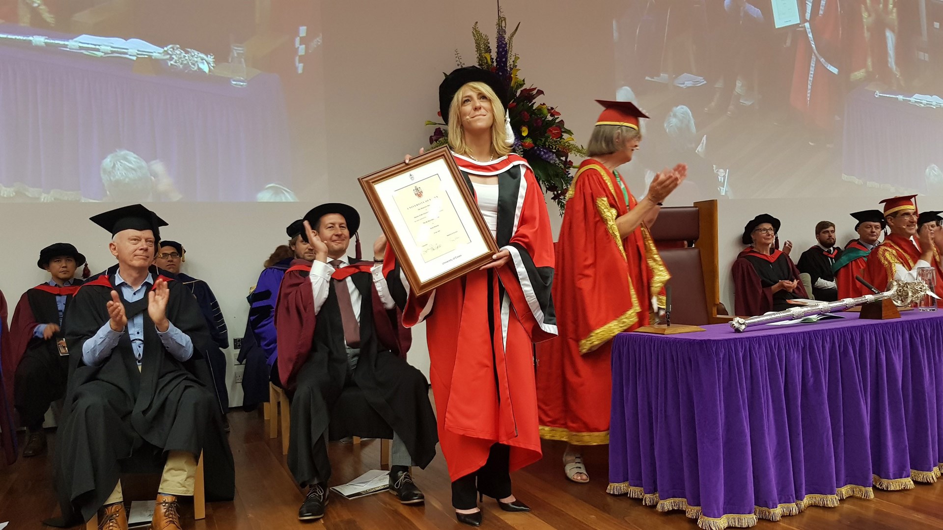 Επίτιμη διδάκτορας στο Πανεπιστήμιο του Essex η Ρένα Δούρου – BINTEO