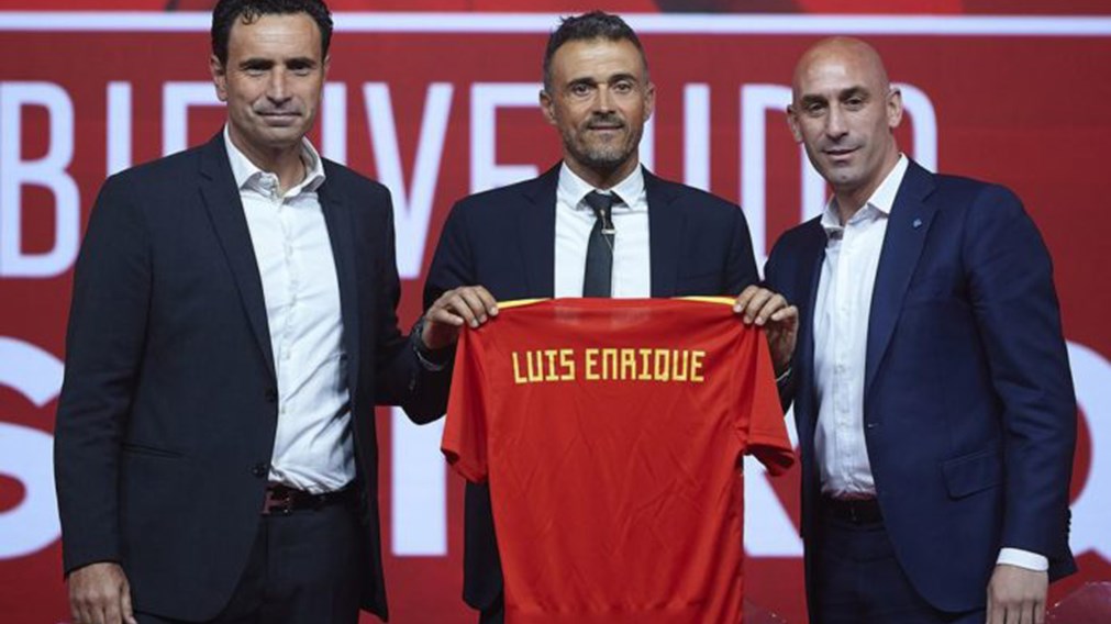 Παρουσίασε Λουίς Ενρίκε η ομοσπονδία της Ισπανίας