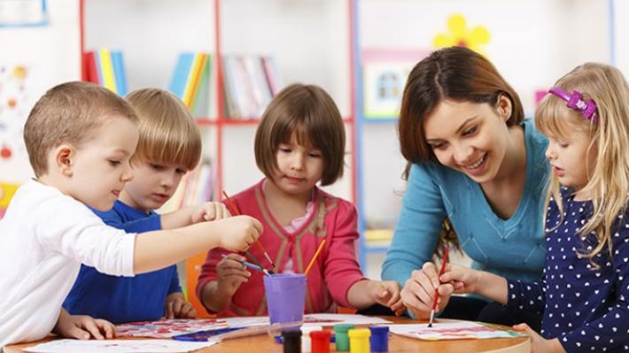 «Αντίστροφη μέτρηση» για 110.000 θέσεις σε παιδικούς σταθμούς