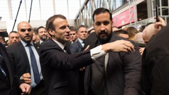 Ο Μακρόν απολύει τον σωματοφύλακά του που ξυλοκόπησε διαδηλωτή