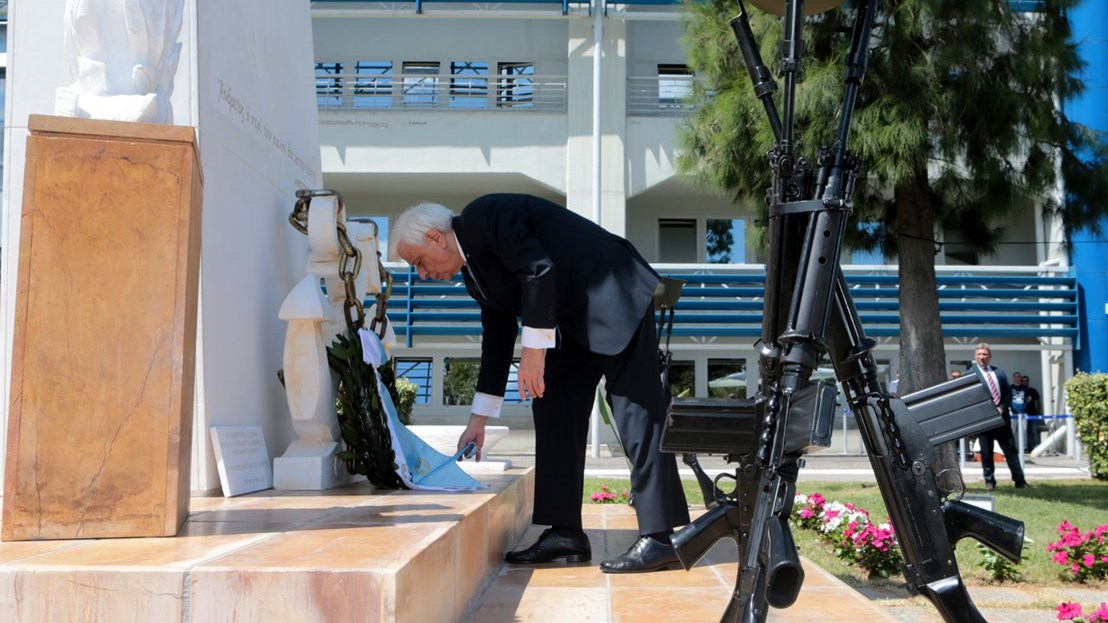 Αποκαλυπτήρια Μνημείου Πεσόντων Λιμενικού Σώματος – Ελληνικής Ακτοφυλακής από τον Προκόπη Παυλόπουλο  – ΦΩΤΟ