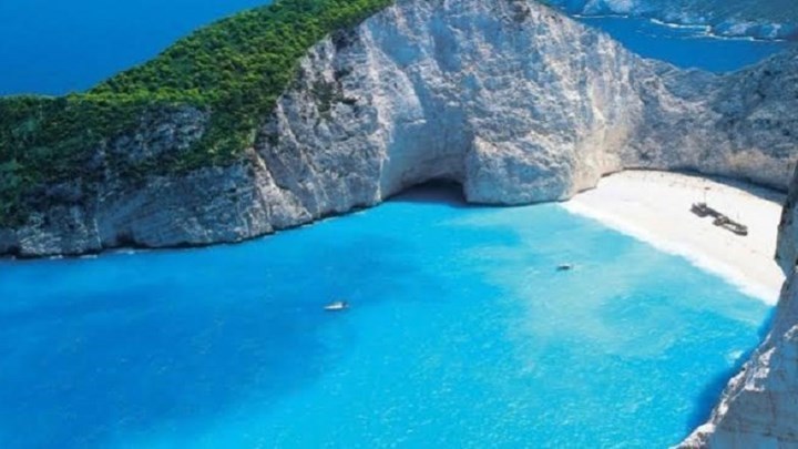 Απέσυραν όλες τις γαλάζιες σημαίες από τη Ζάκυνθο