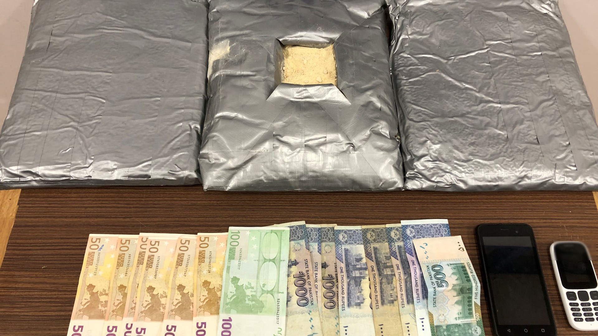 Μετέφερε στις βαλίτσες του 7 κιλά ηρωίνης – ΦΩΤΟ