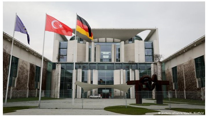 Bήματα προσέγγισης από το Βερολίνο προς την Άγκυρα: Αίρει μέρος των κυρώσεων