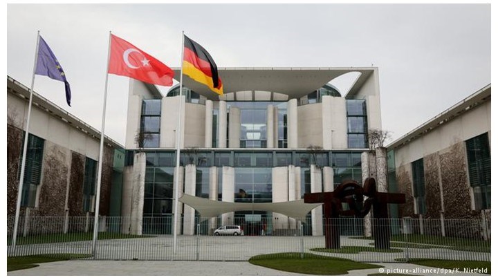 Bήματα προσέγγισης από το Βερολίνο προς την Άγκυρα: Αίρει μέρος των κυρώσεων