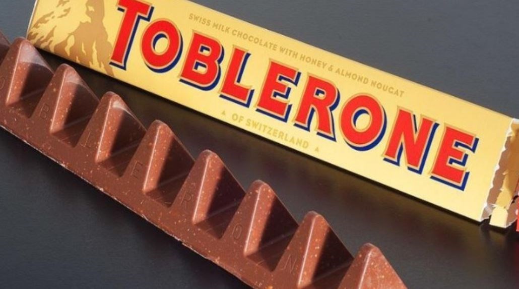 H Toblerone επιστρέφει στο κλασικό της σχήμα